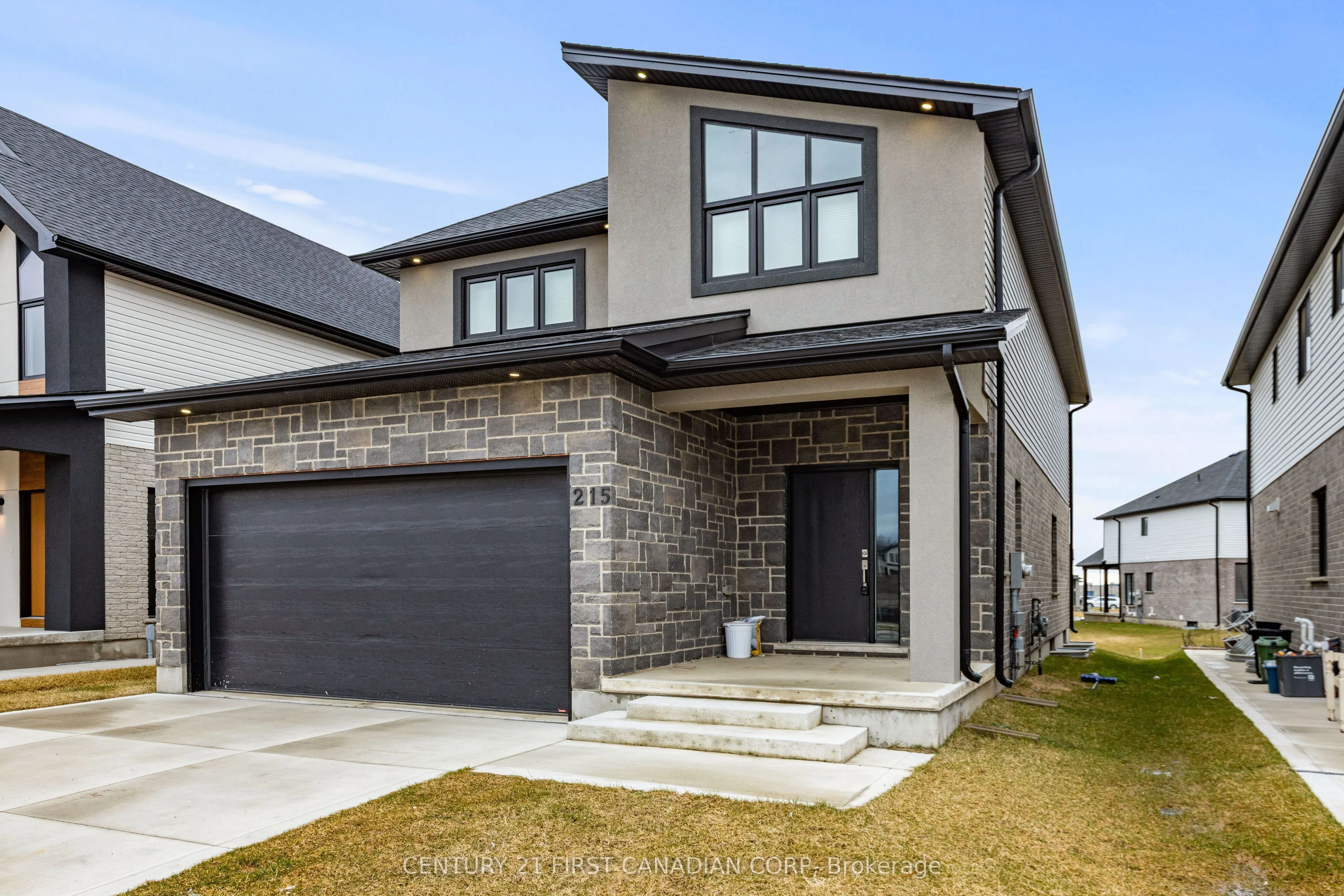 215 ROY MCDONALD Drive N