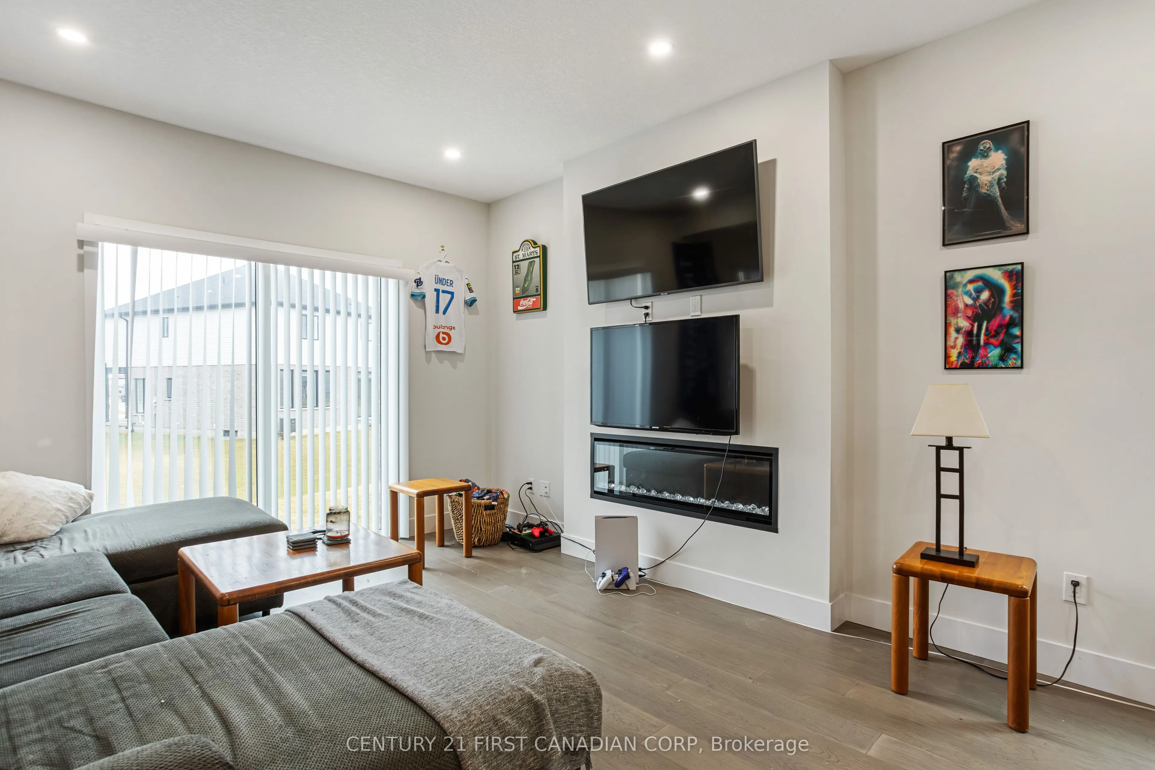 215 ROY MCDONALD Drive N