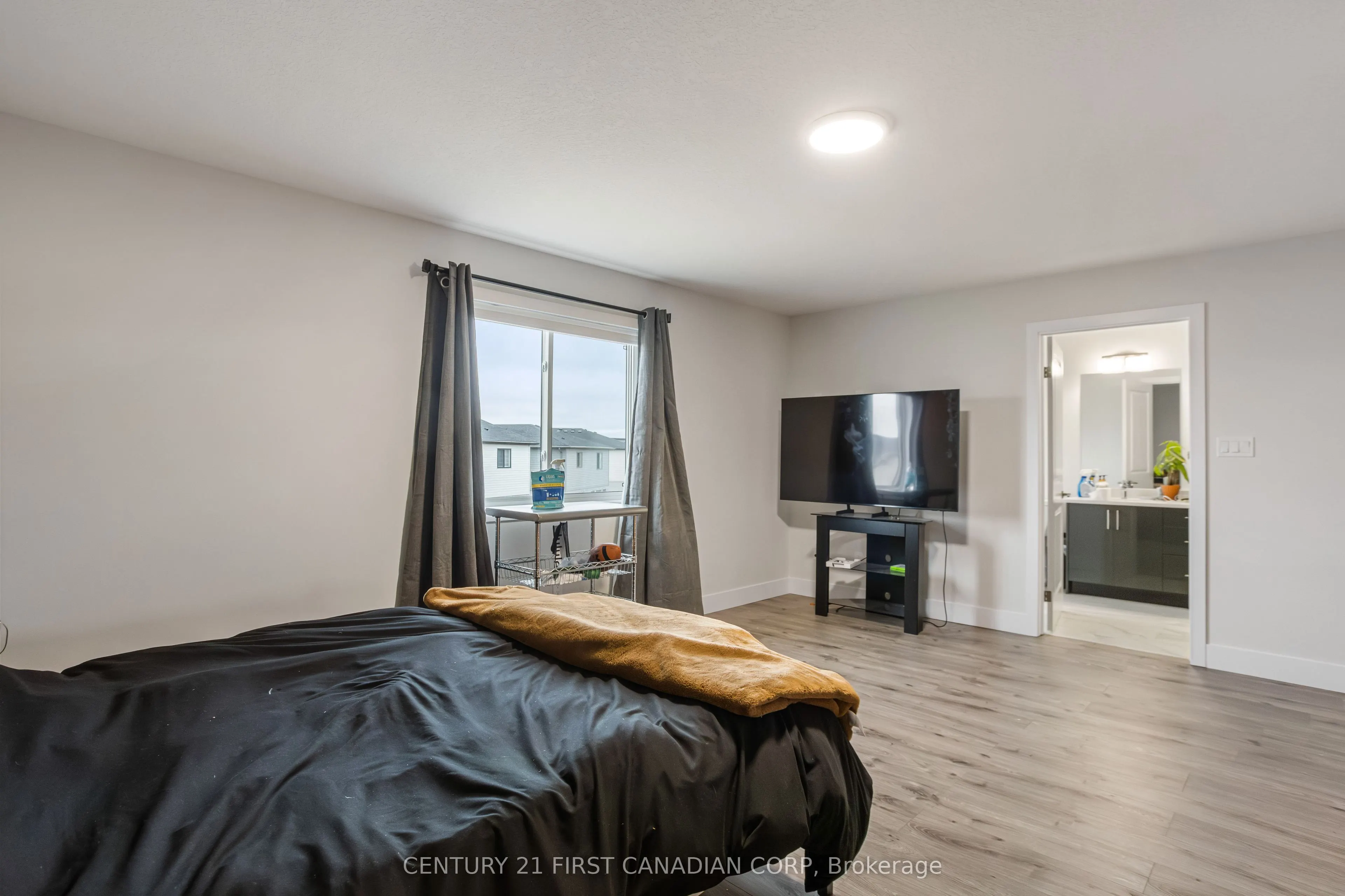 215 ROY MCDONALD Drive N