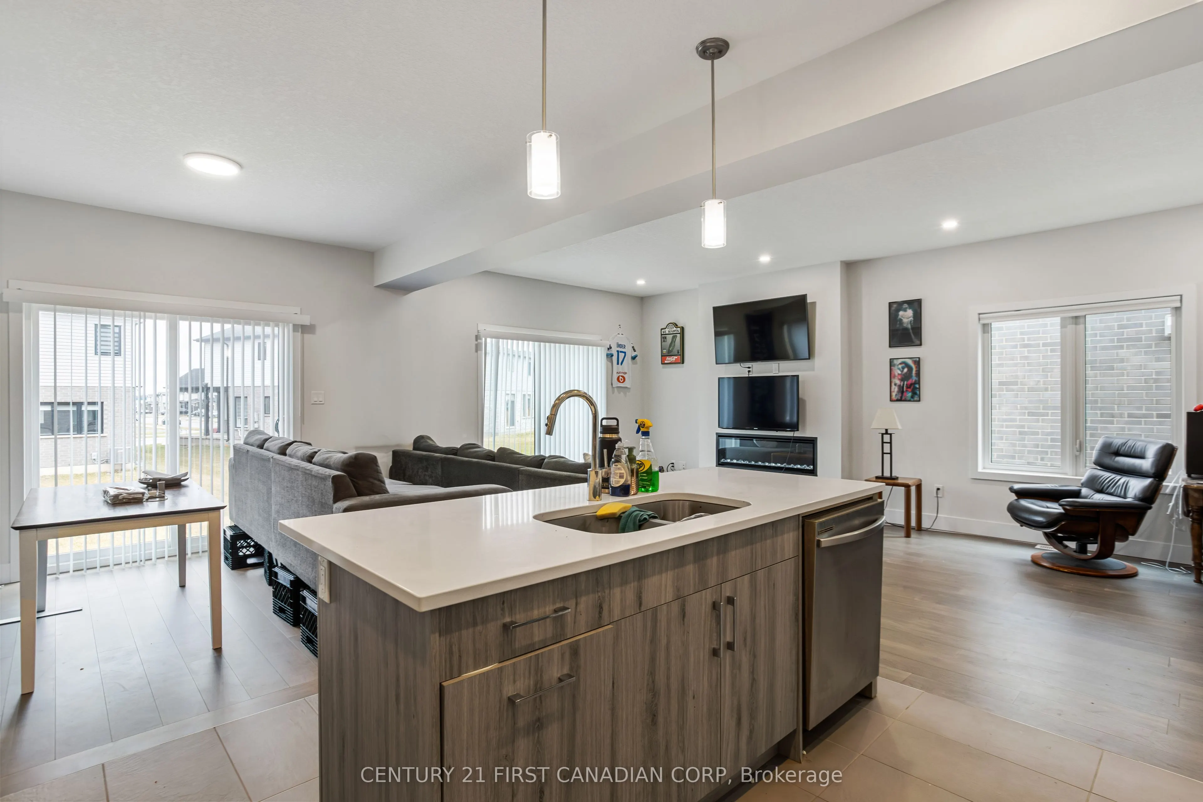 215 ROY MCDONALD Drive N