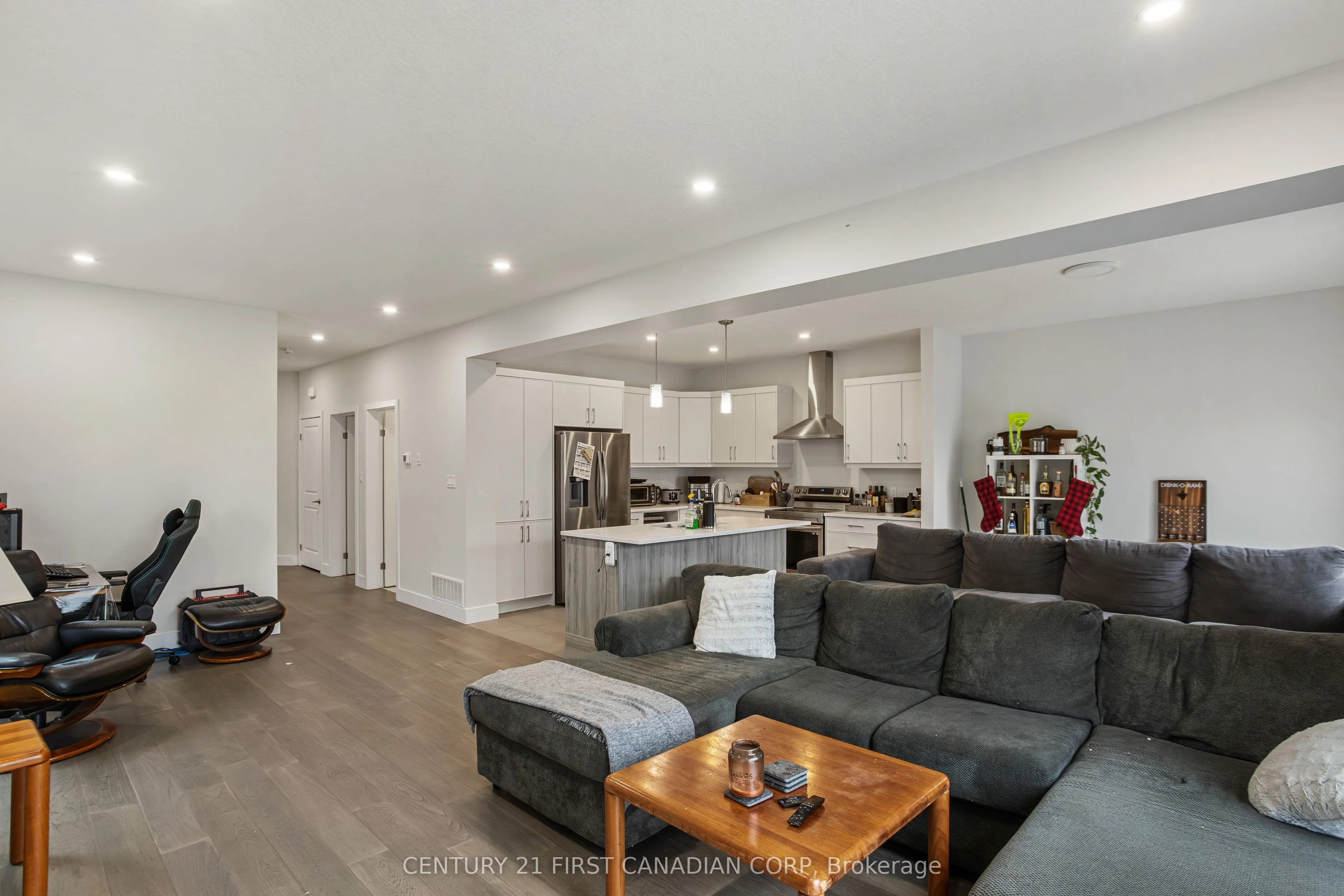 215 ROY MCDONALD Drive N