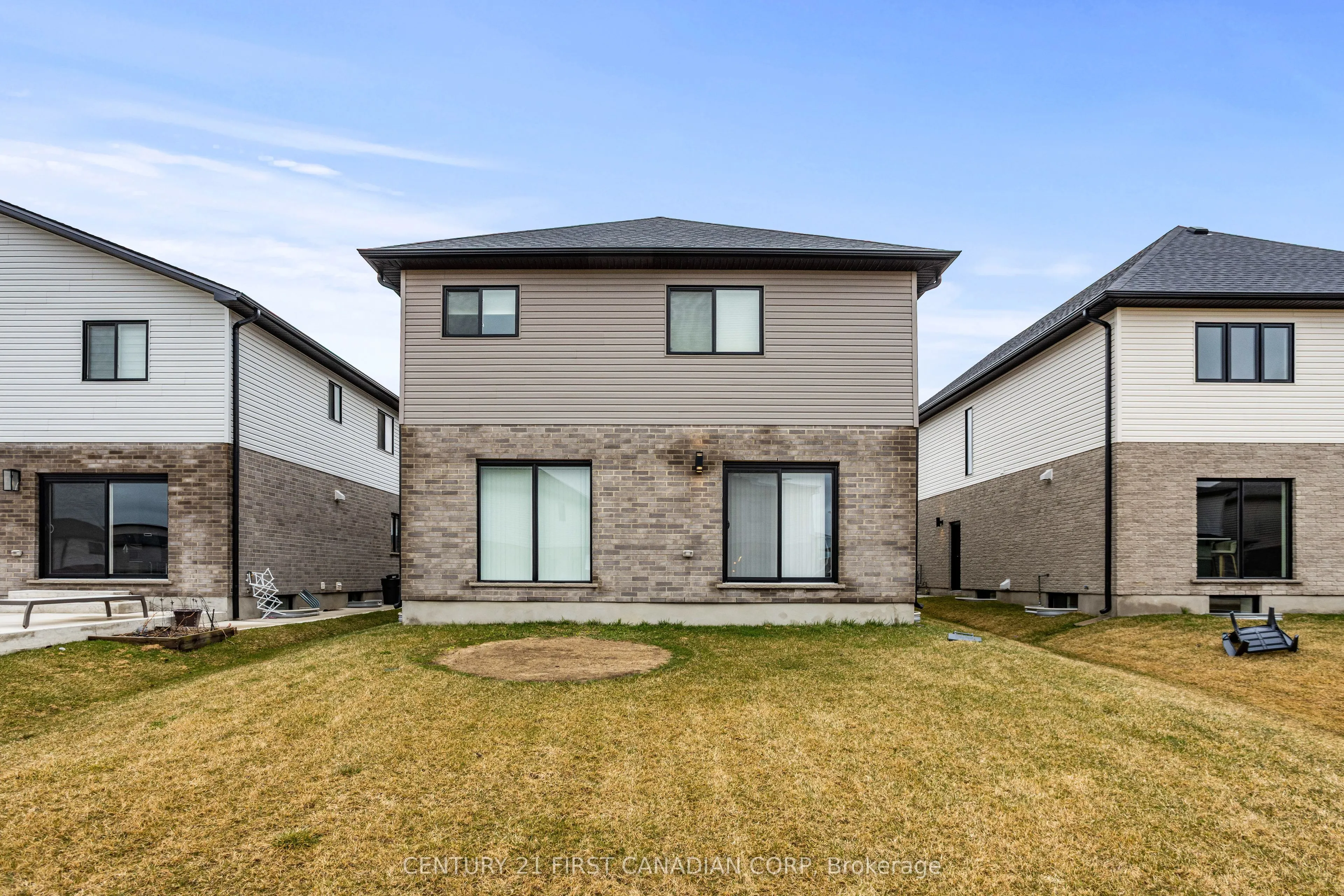 215 ROY MCDONALD Drive N
