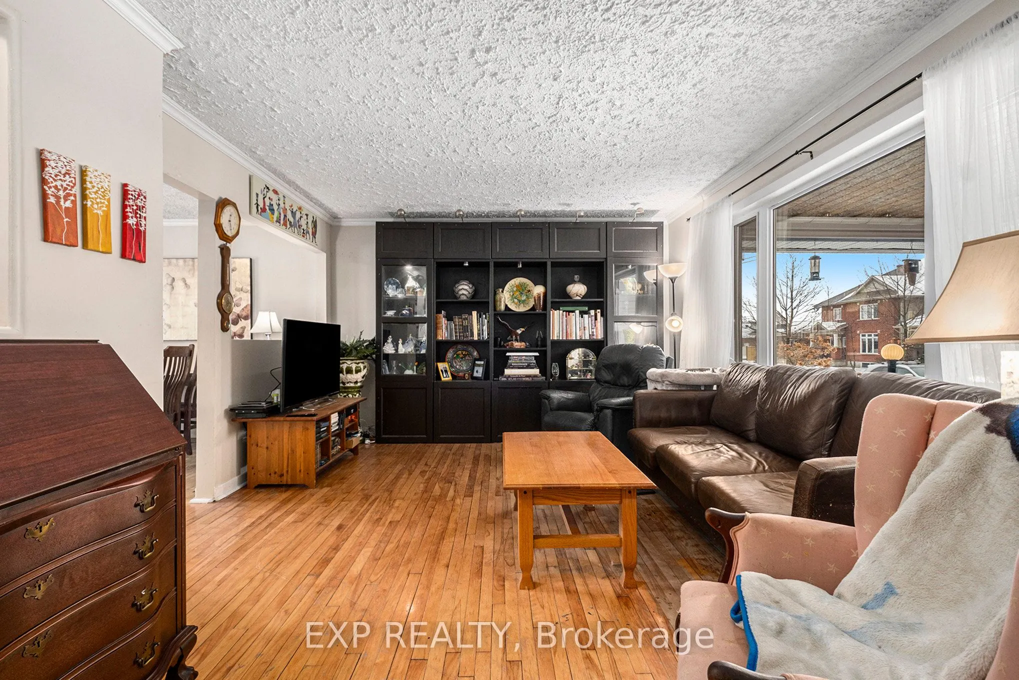 1465 Queensdale Avenue