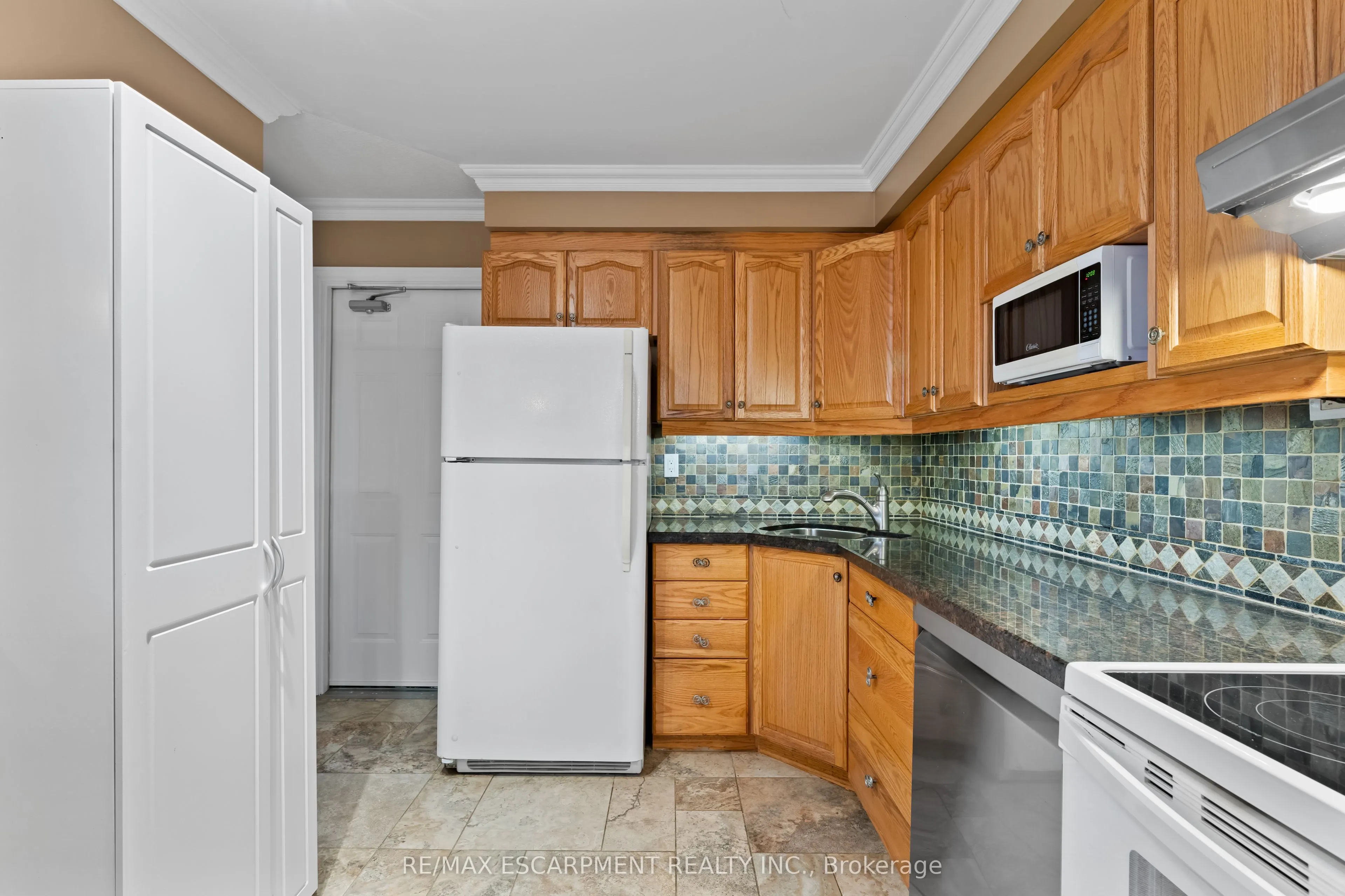 79 Braeheid Avenue #16