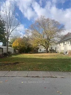 W/S FIELDEN Avenue