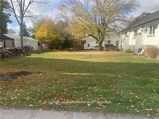 W/S FIELDEN Avenue