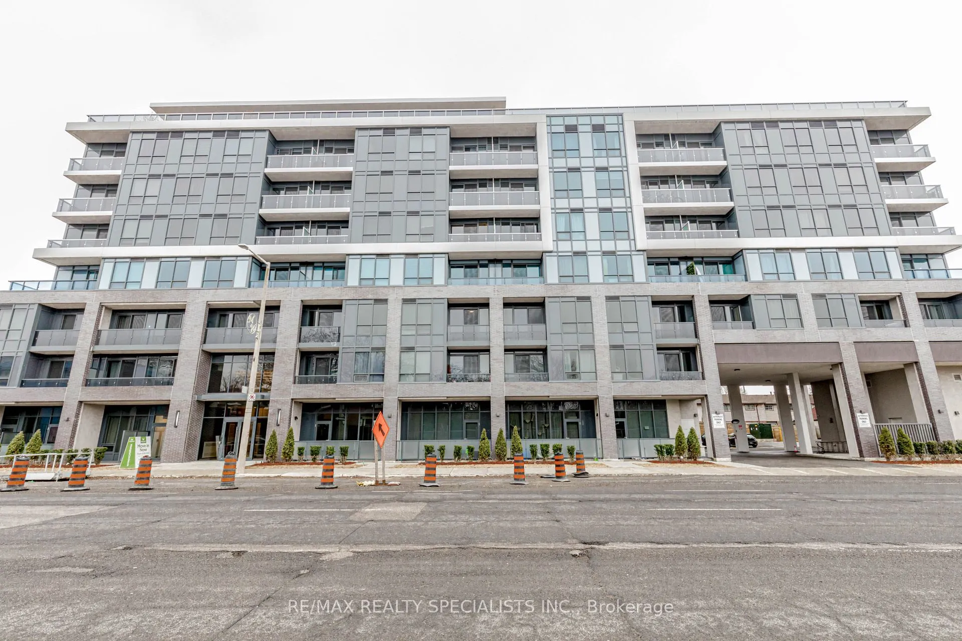 415 MAIN Street W, #105