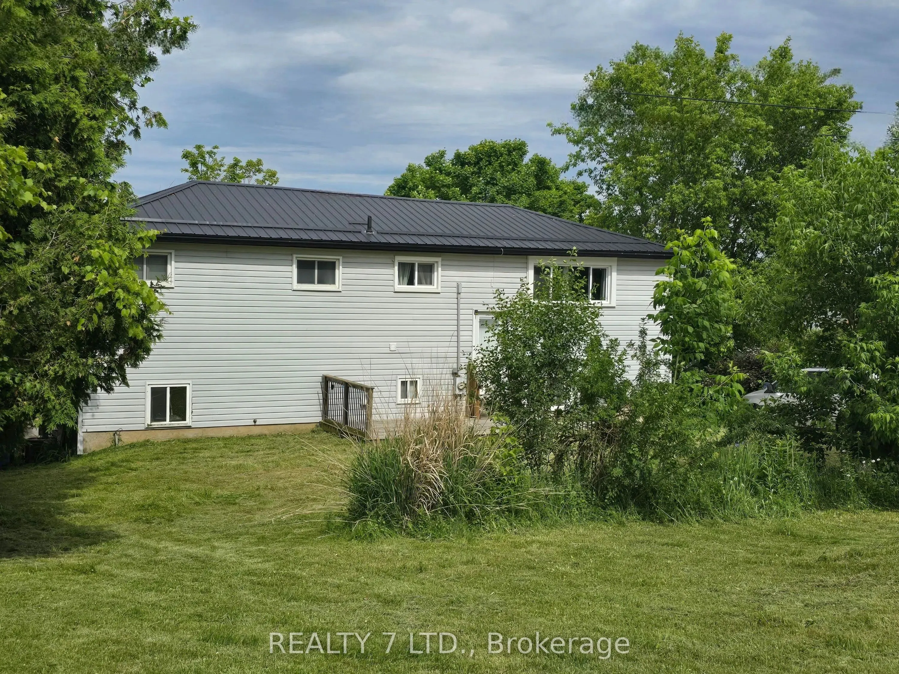 22 LAWRENCE Street N