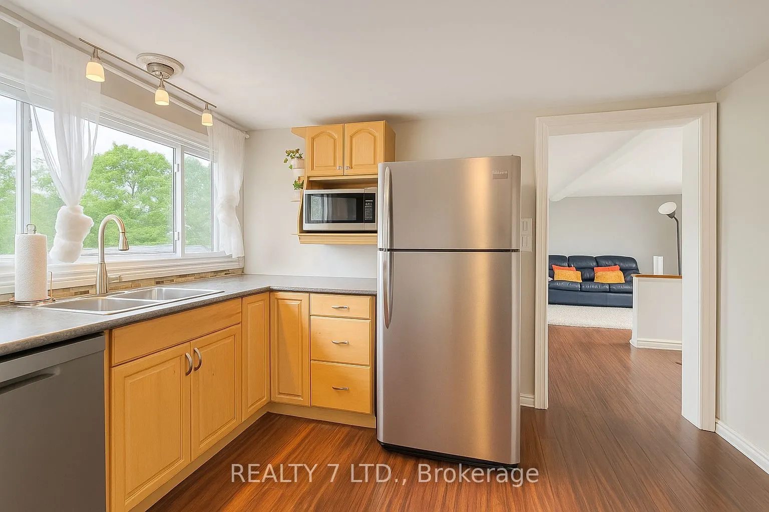 22 LAWRENCE Street N