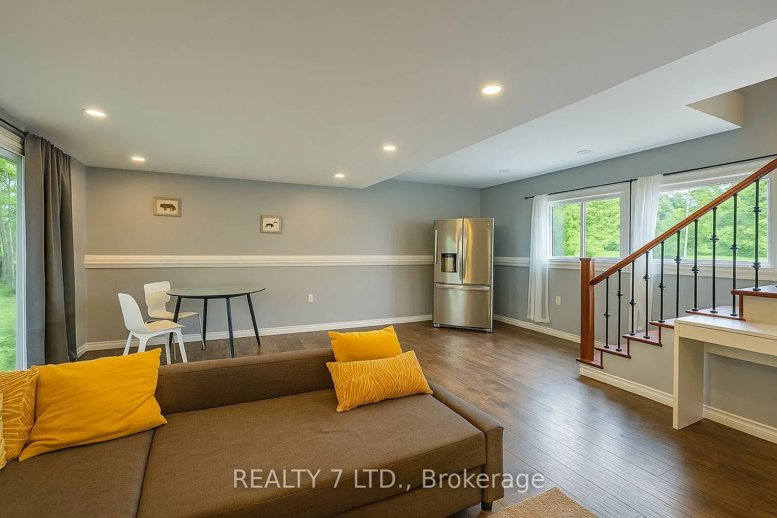 22 LAWRENCE Street N
