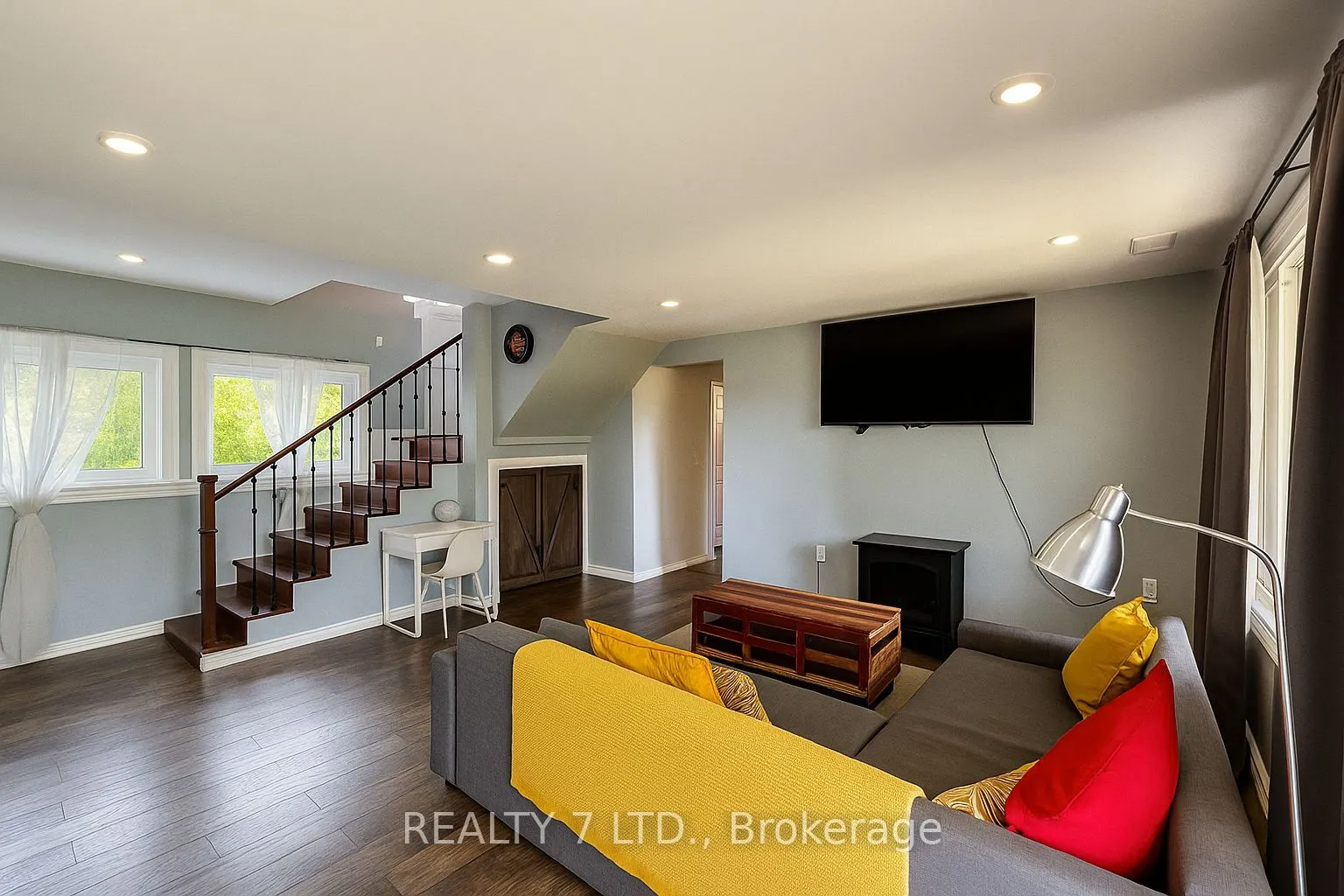22 LAWRENCE Street N