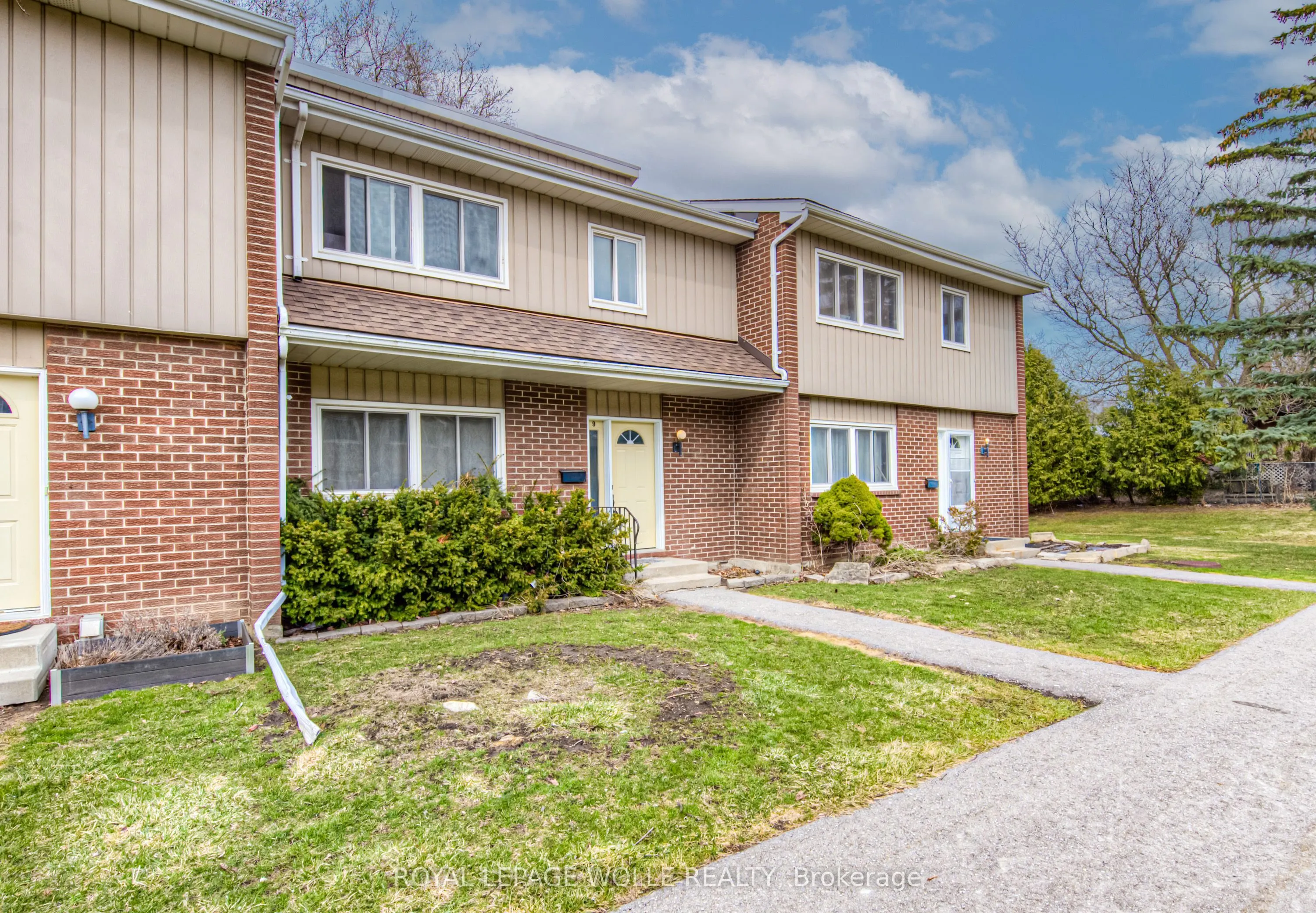 121 University Avenue E, #9