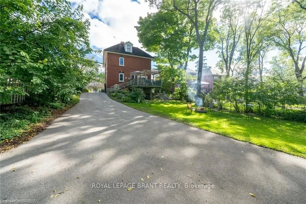 284 Colborne Street N