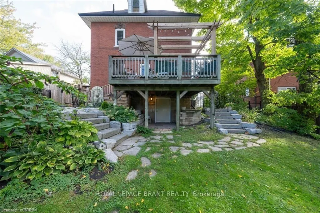 284 Colborne Street N