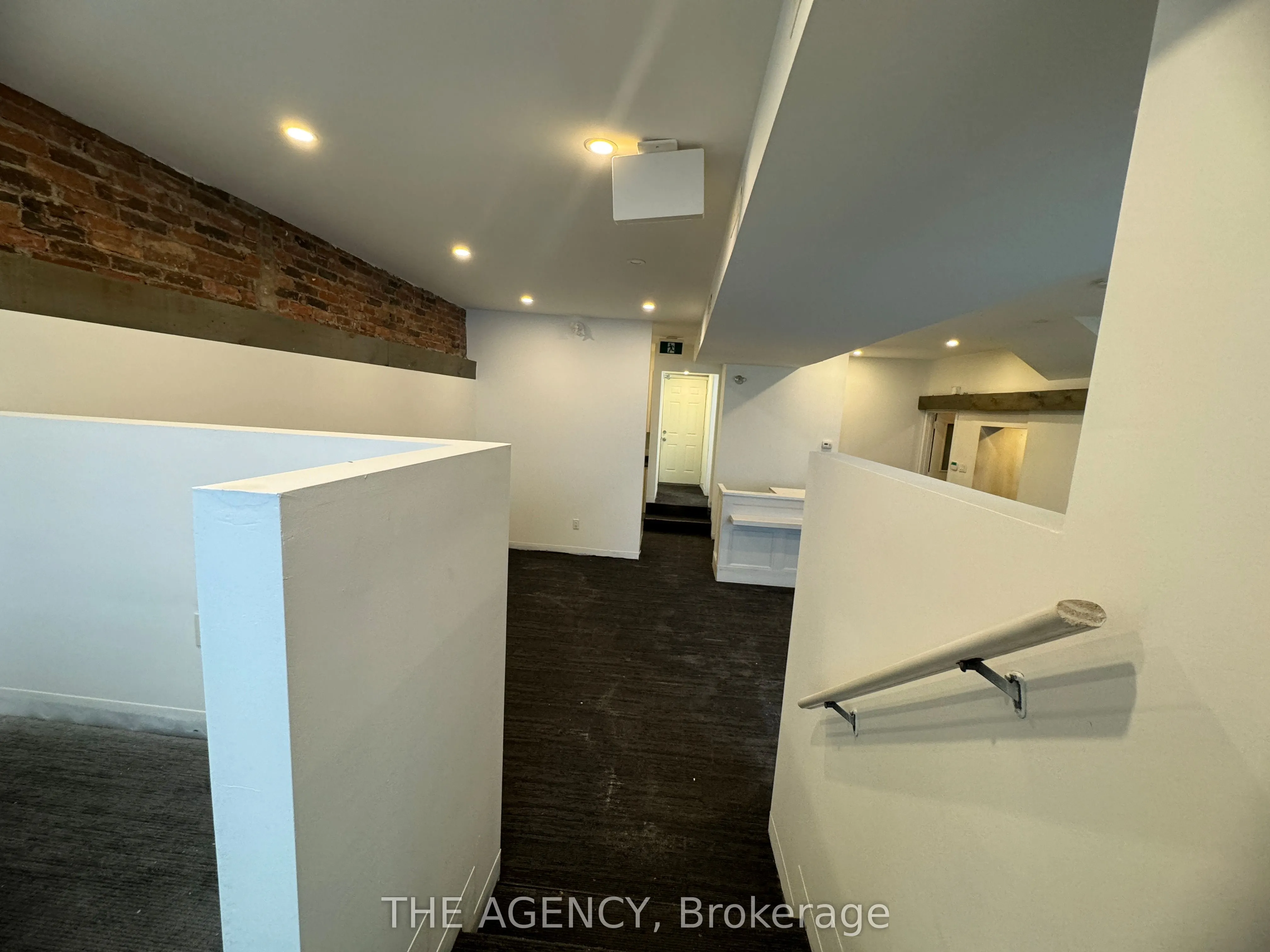 139 John Street S