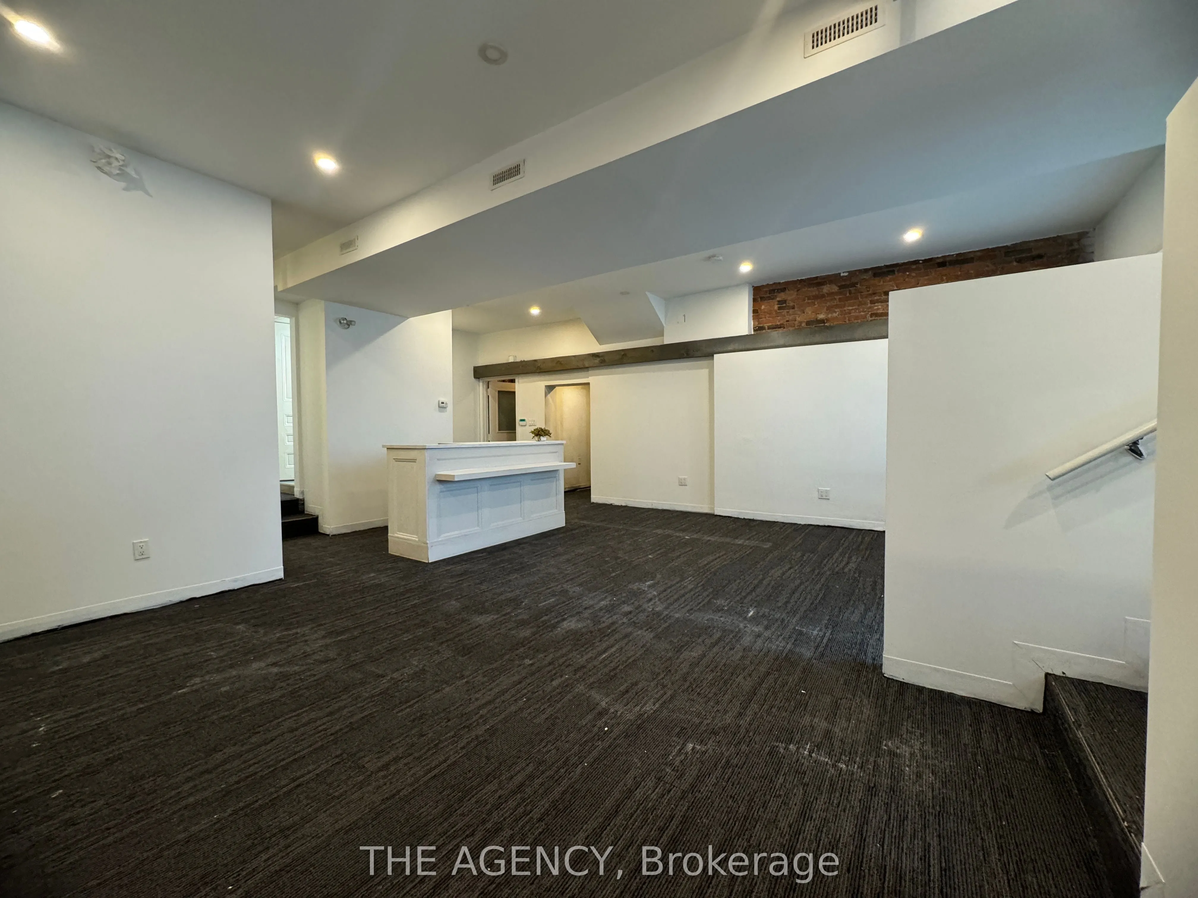 139 John Street S