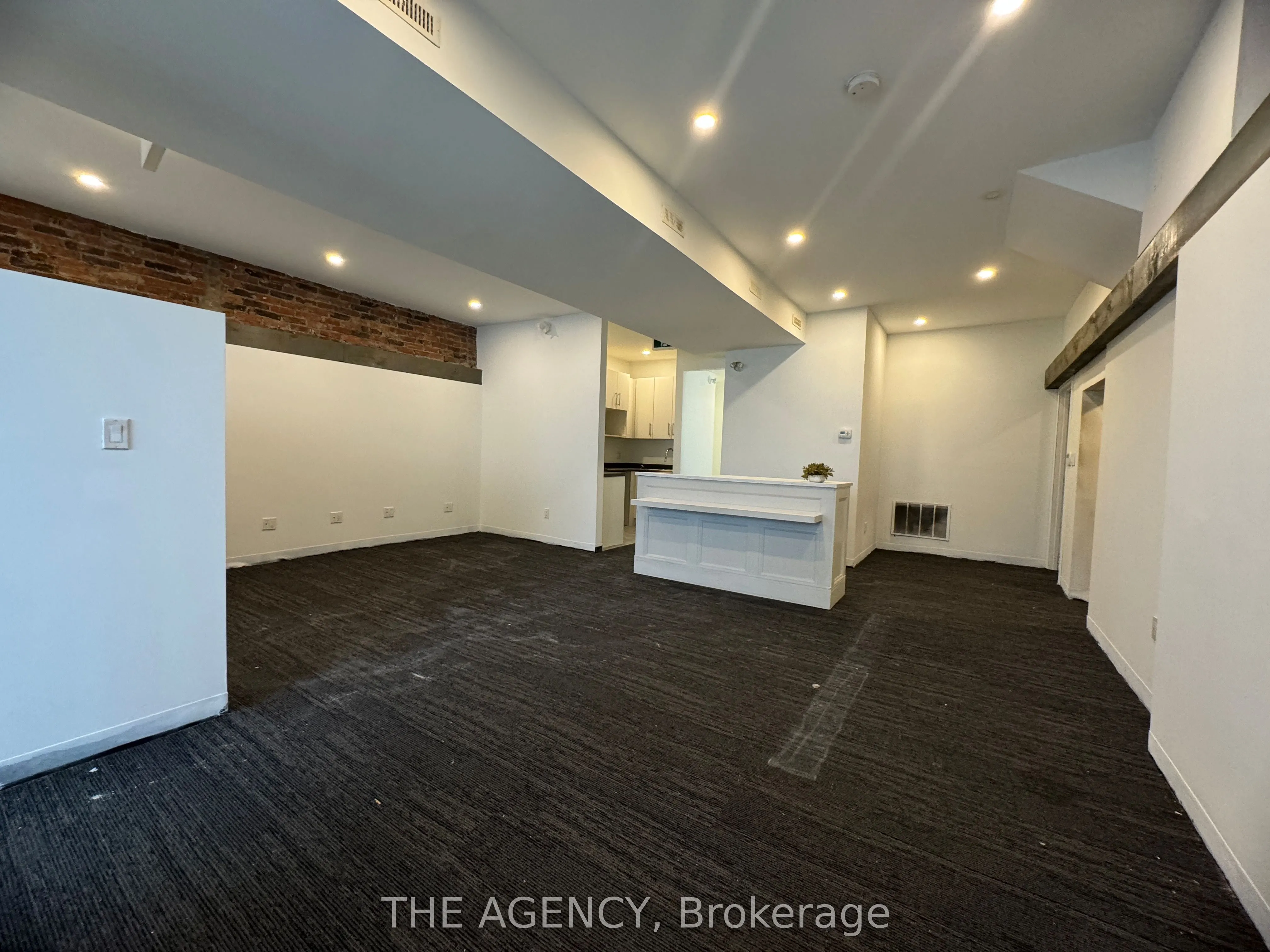 139 John Street S