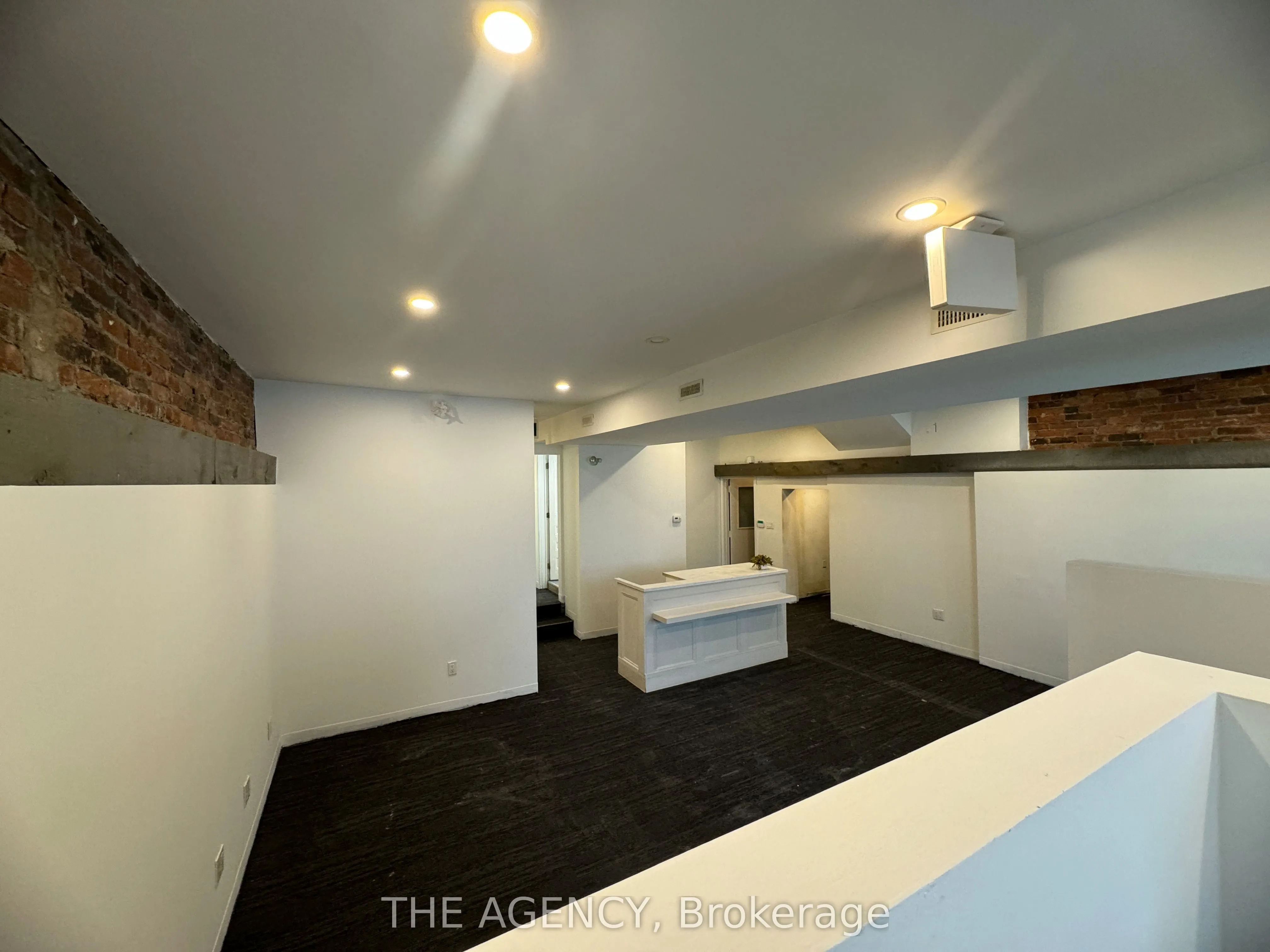 139 John Street S