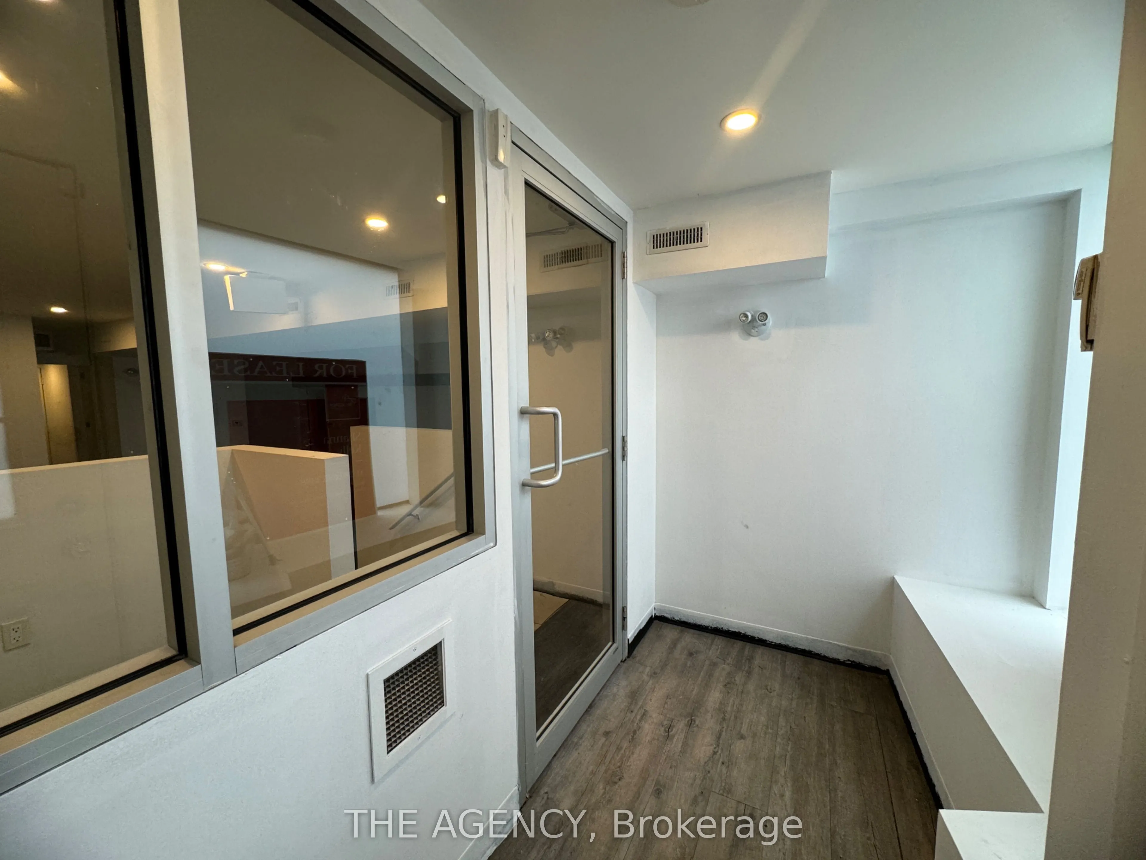 139 John Street S