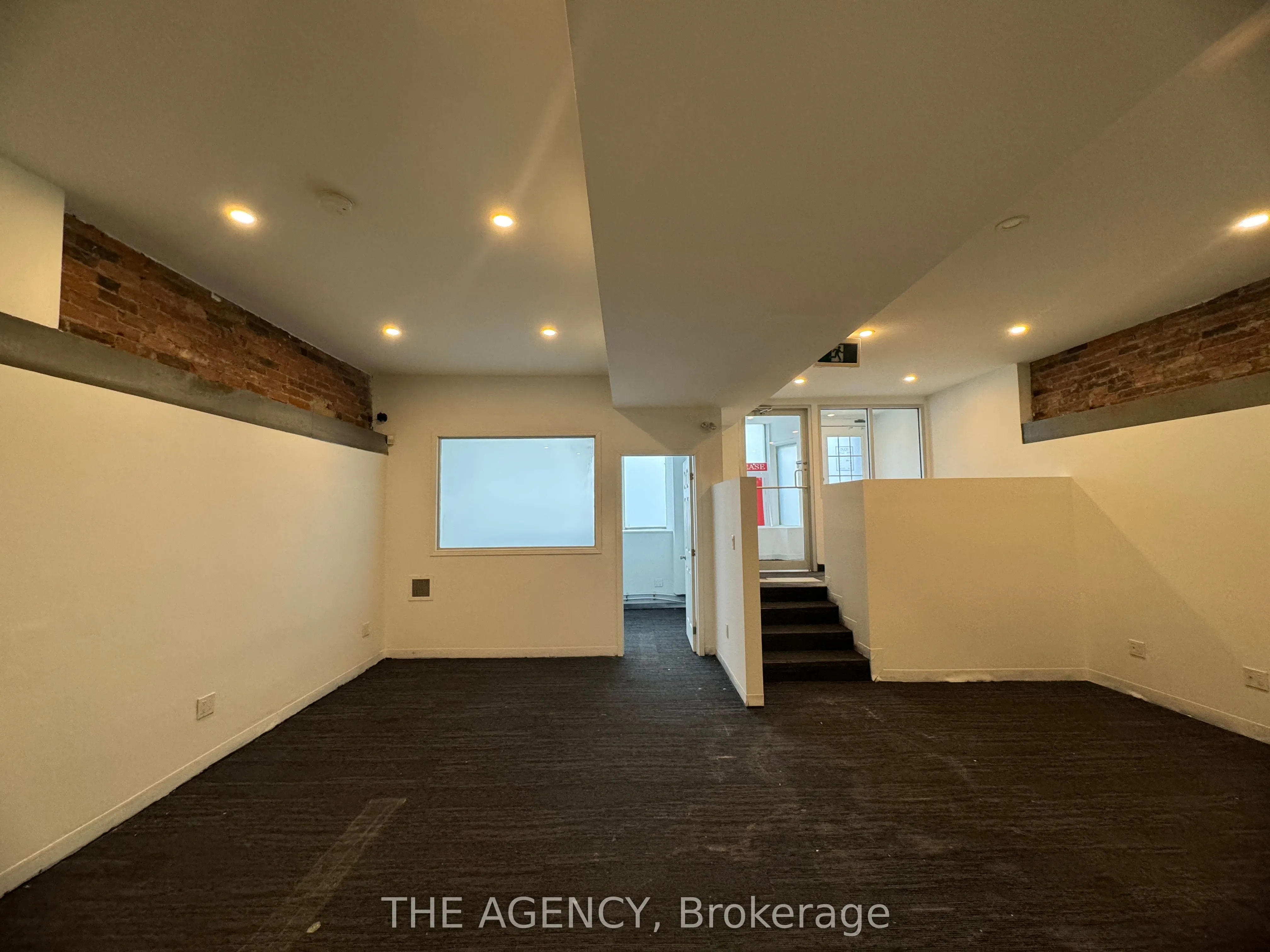139 John Street S