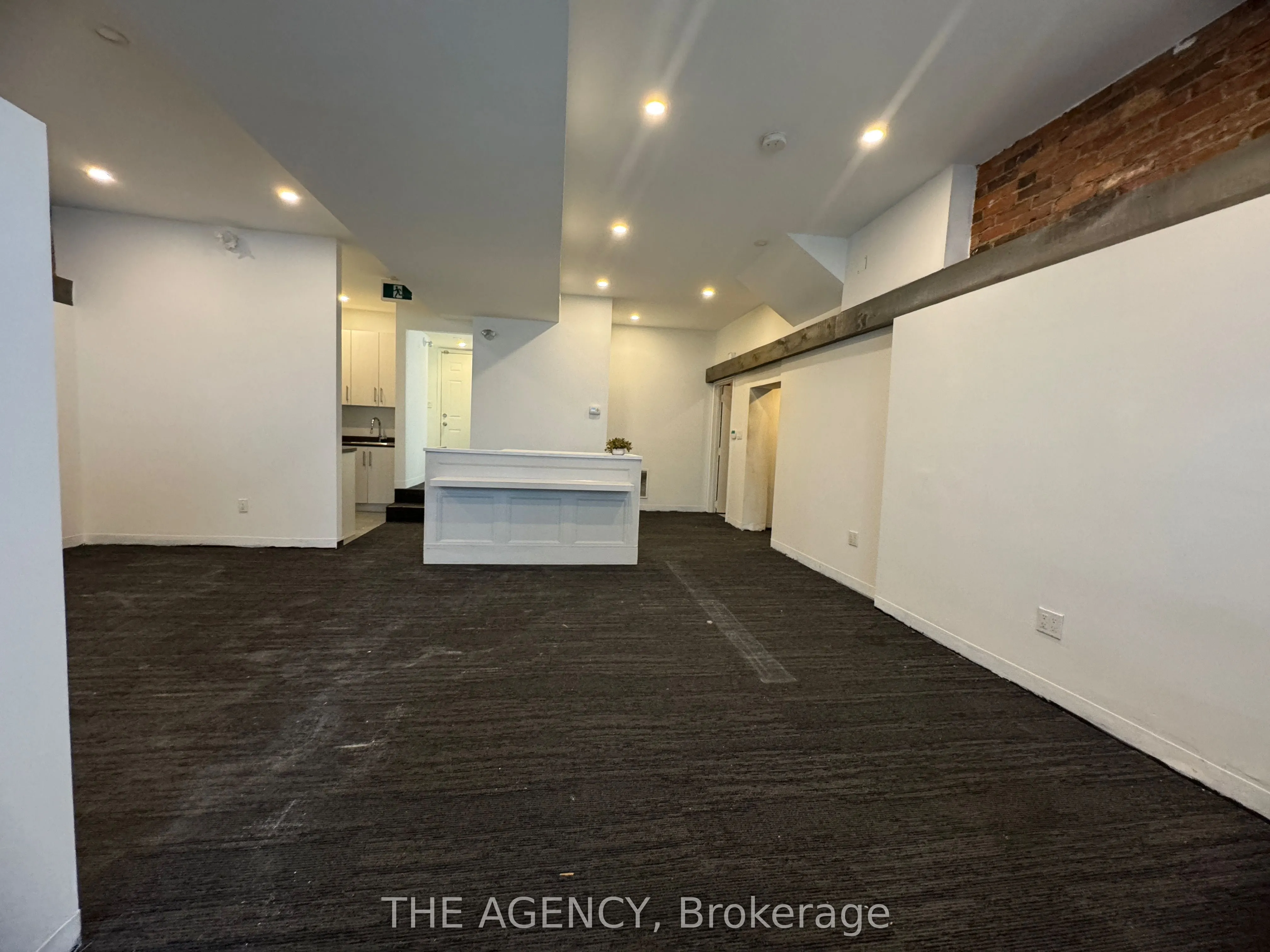 139 John Street S