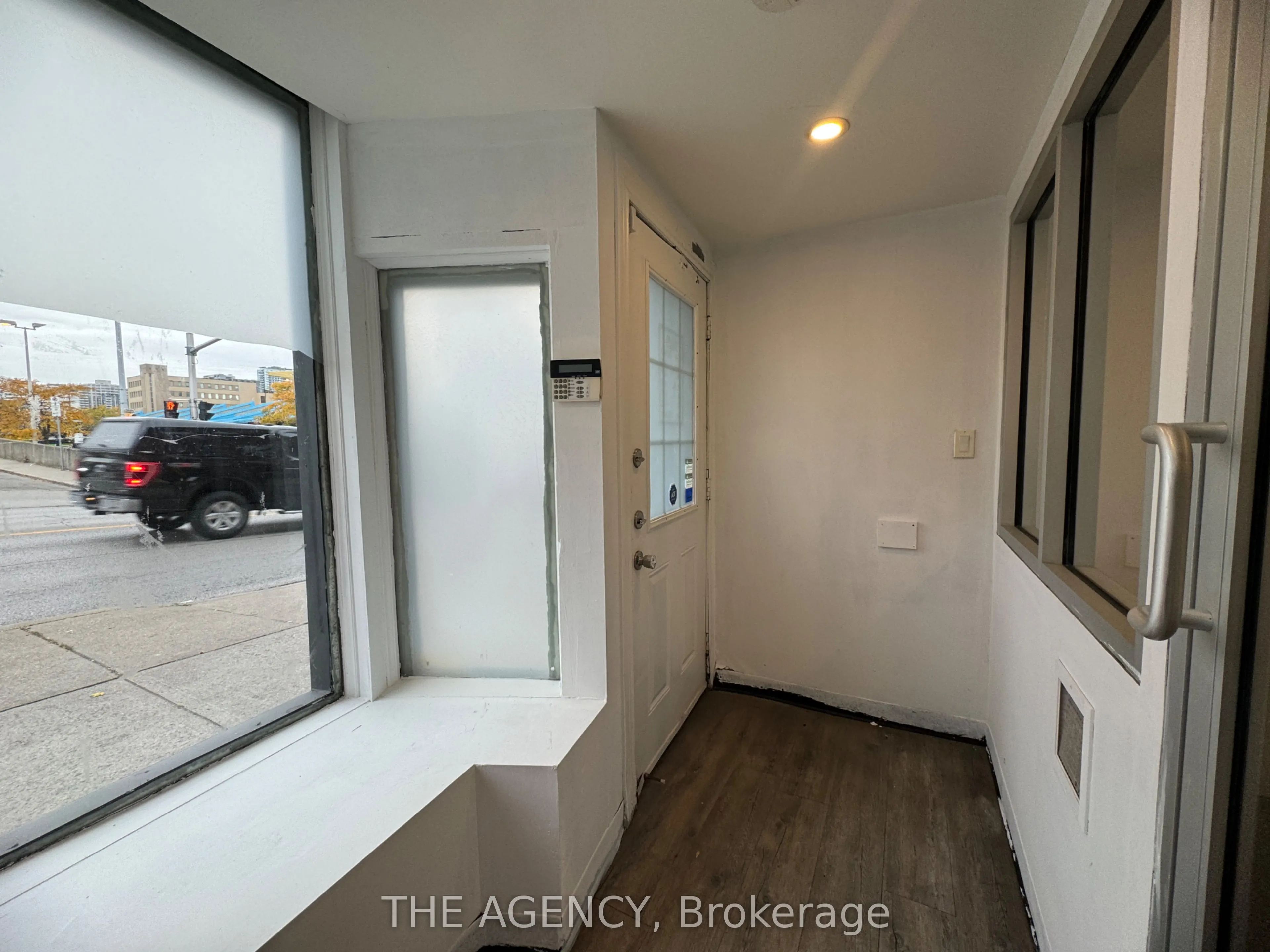 139 John Street S