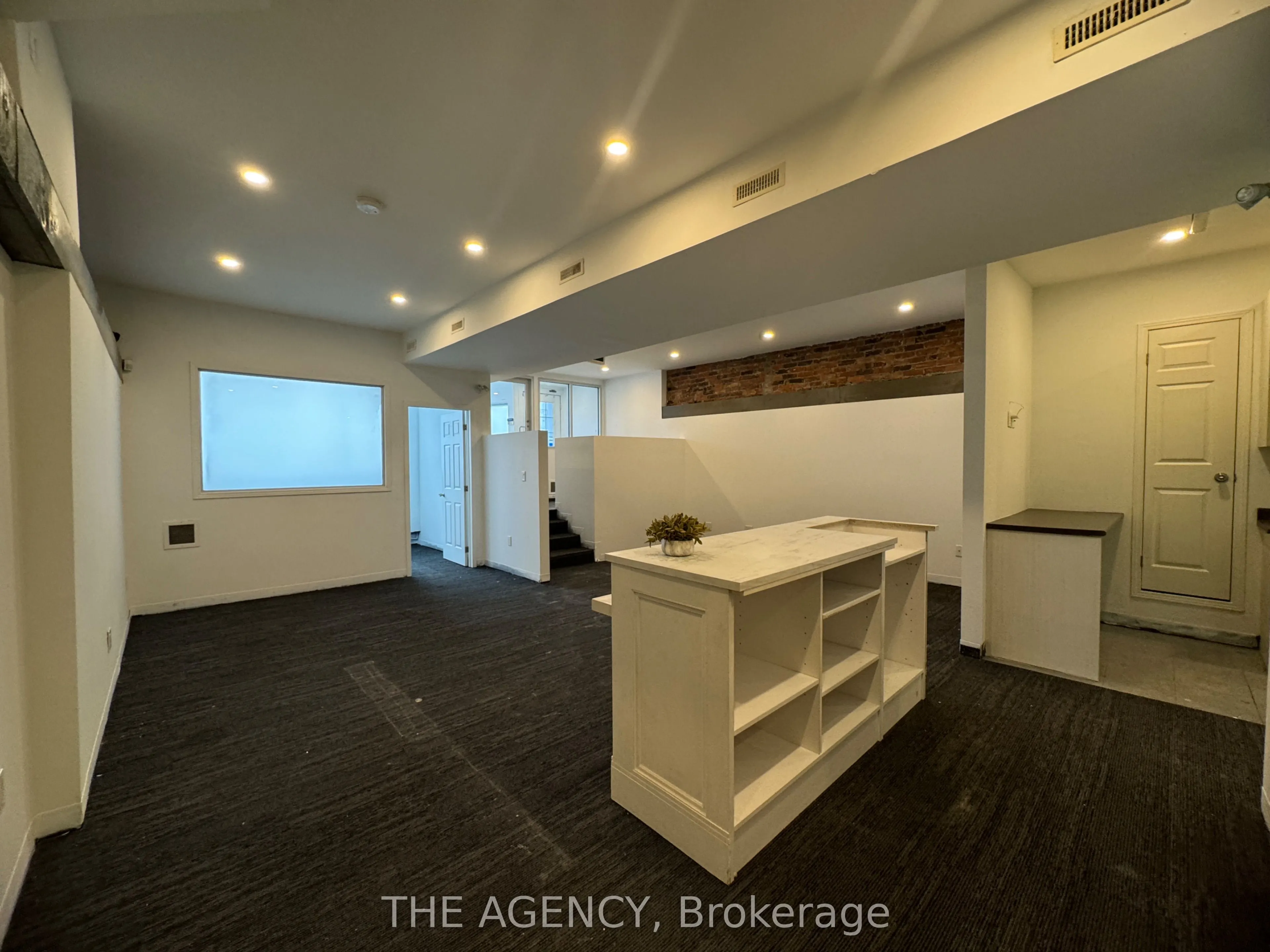 139 John Street S