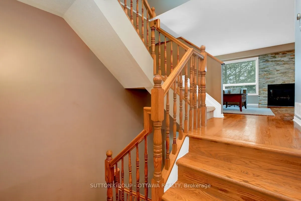 5981 Pineglade Crescent