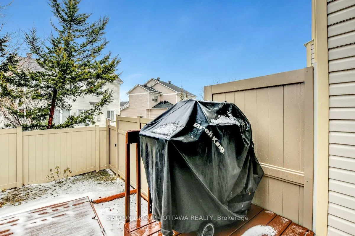 5981 Pineglade Crescent