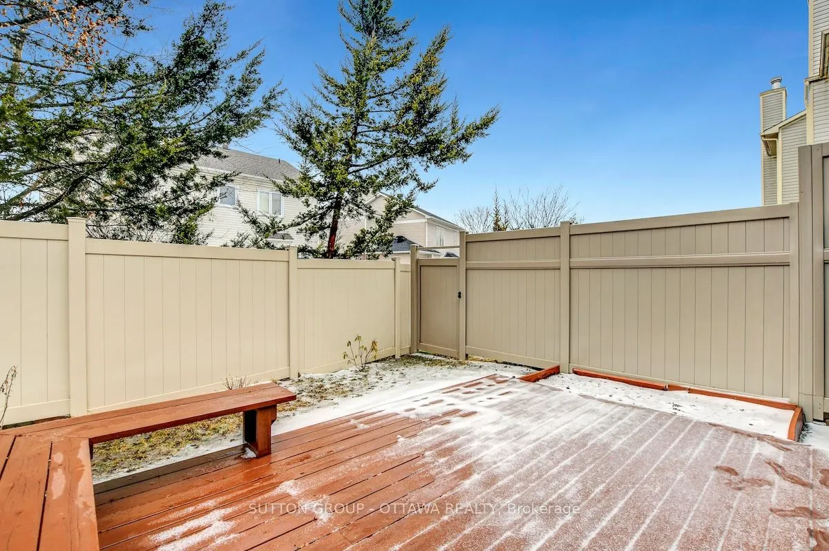 5981 Pineglade Crescent