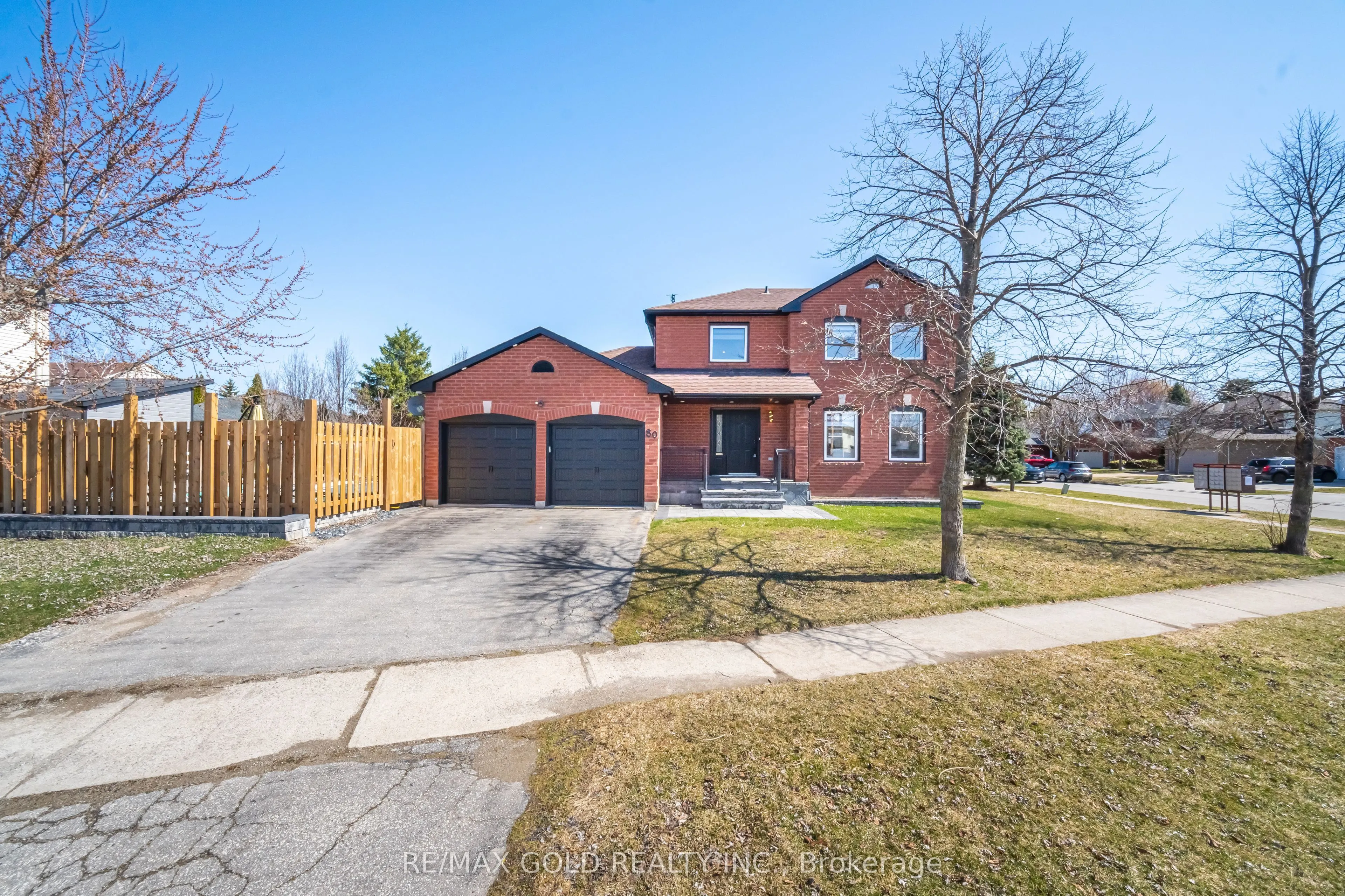80 Royaledge Way