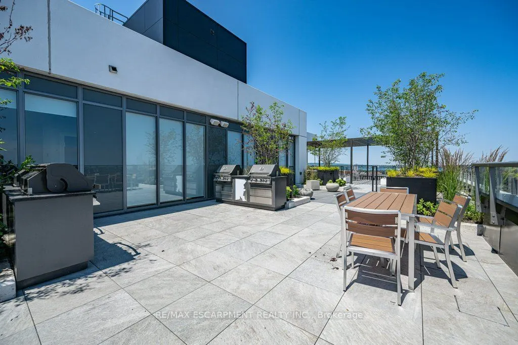 212 King William Street E, #415