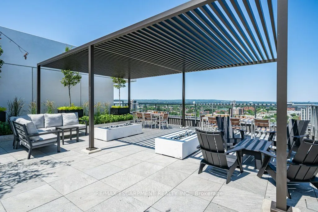 212 King William Street E, #415