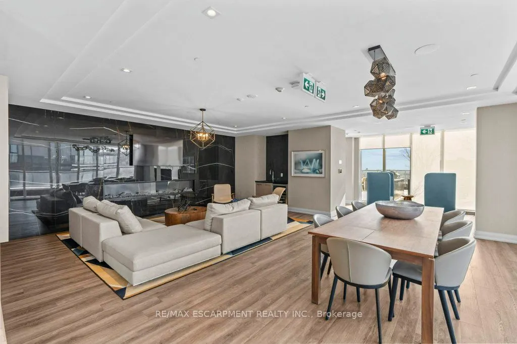 212 King William Street E, #415