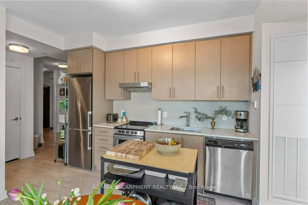 212 King William Street E, #415