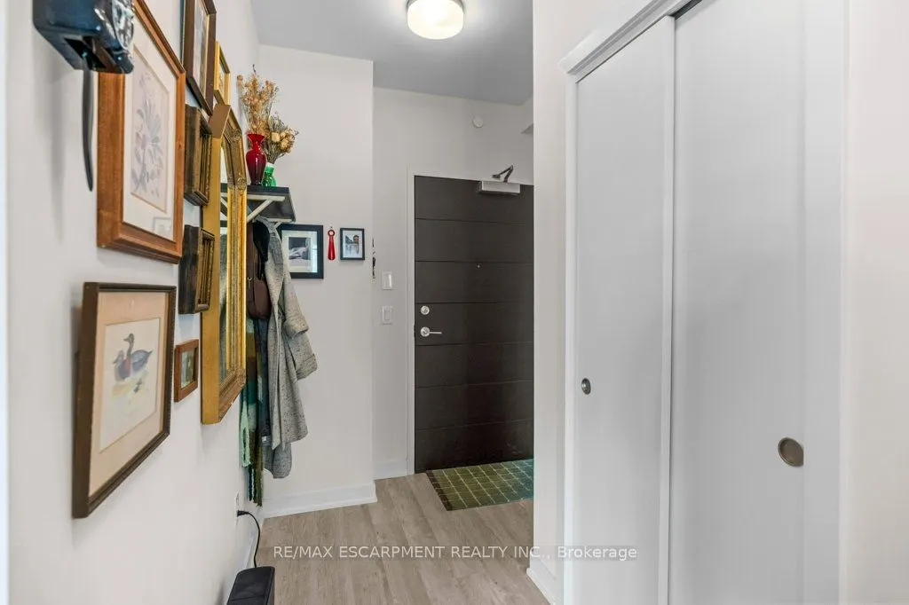 212 King William Street E, #415