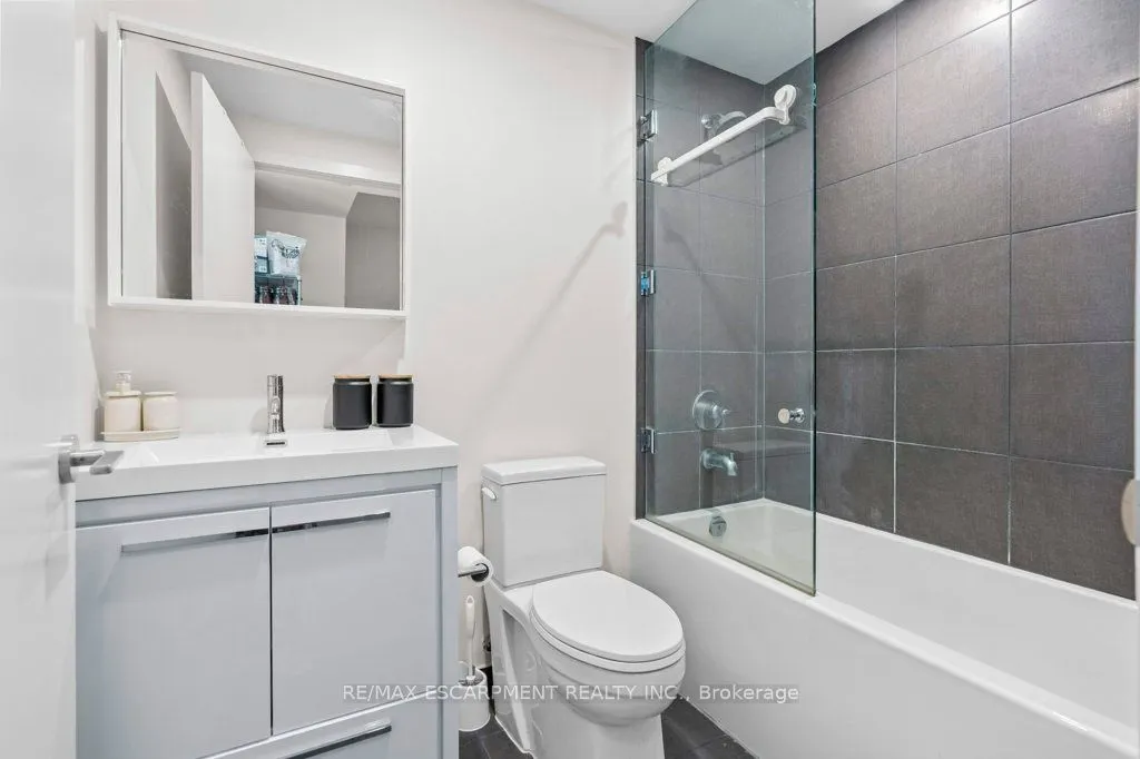 212 King William Street E, #415