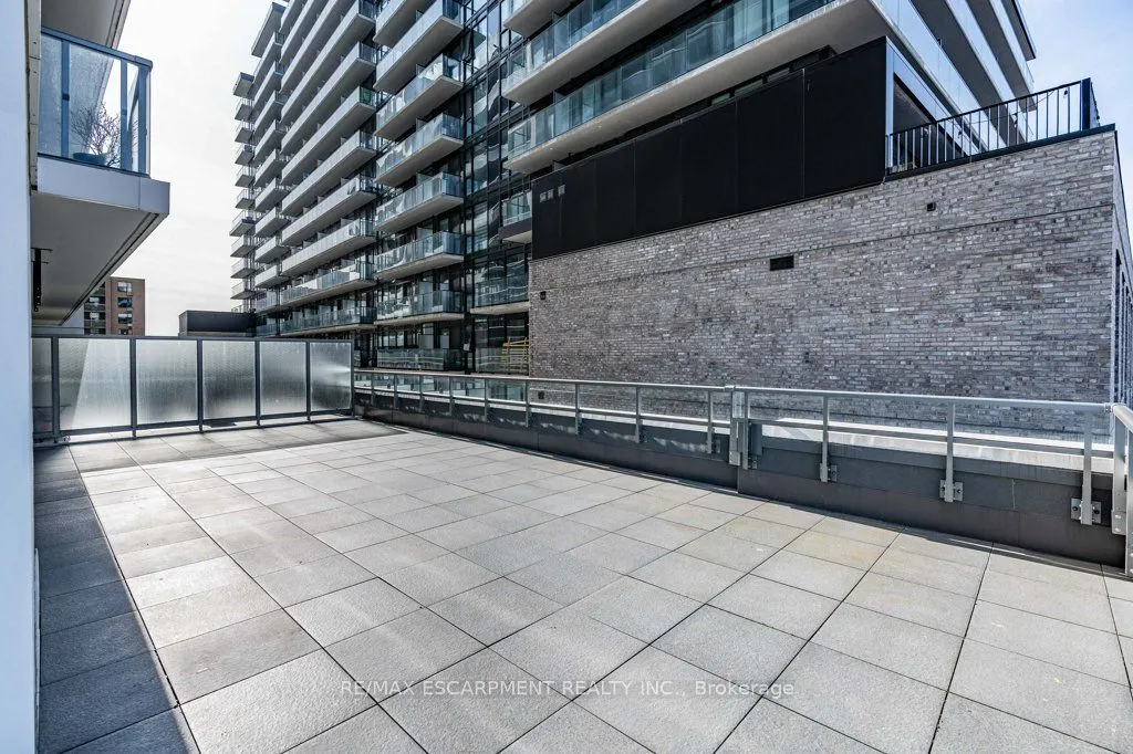 212 King William Street E, #415