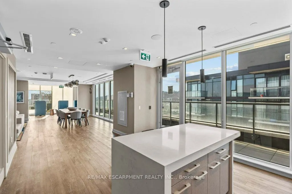 212 King William Street E, #415