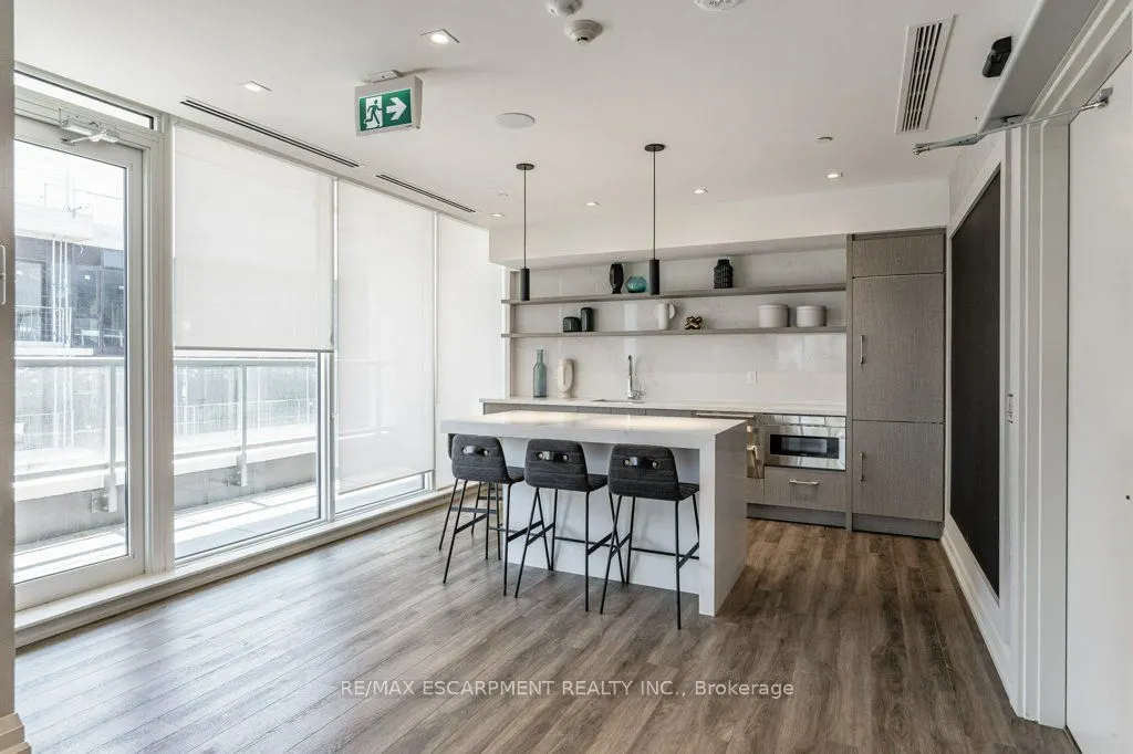212 King William Street E, #415