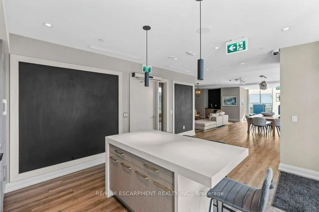 212 King William Street E, #415