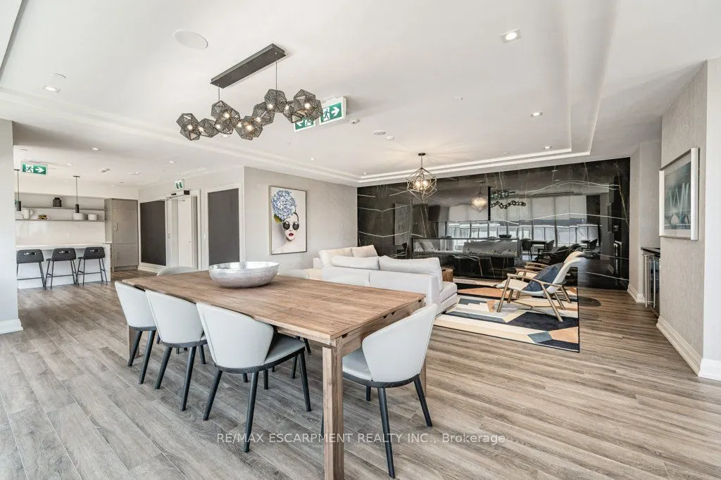 212 King William Street E, #415