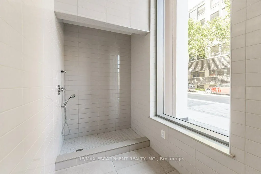 212 King William Street E, #415