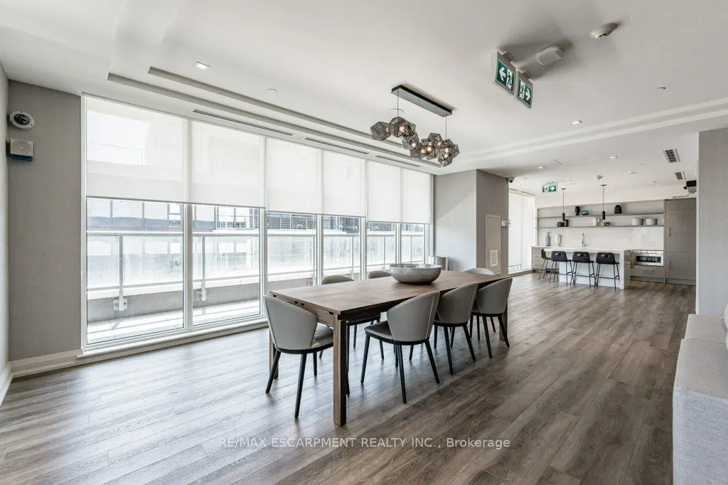 212 King William Street E, #415