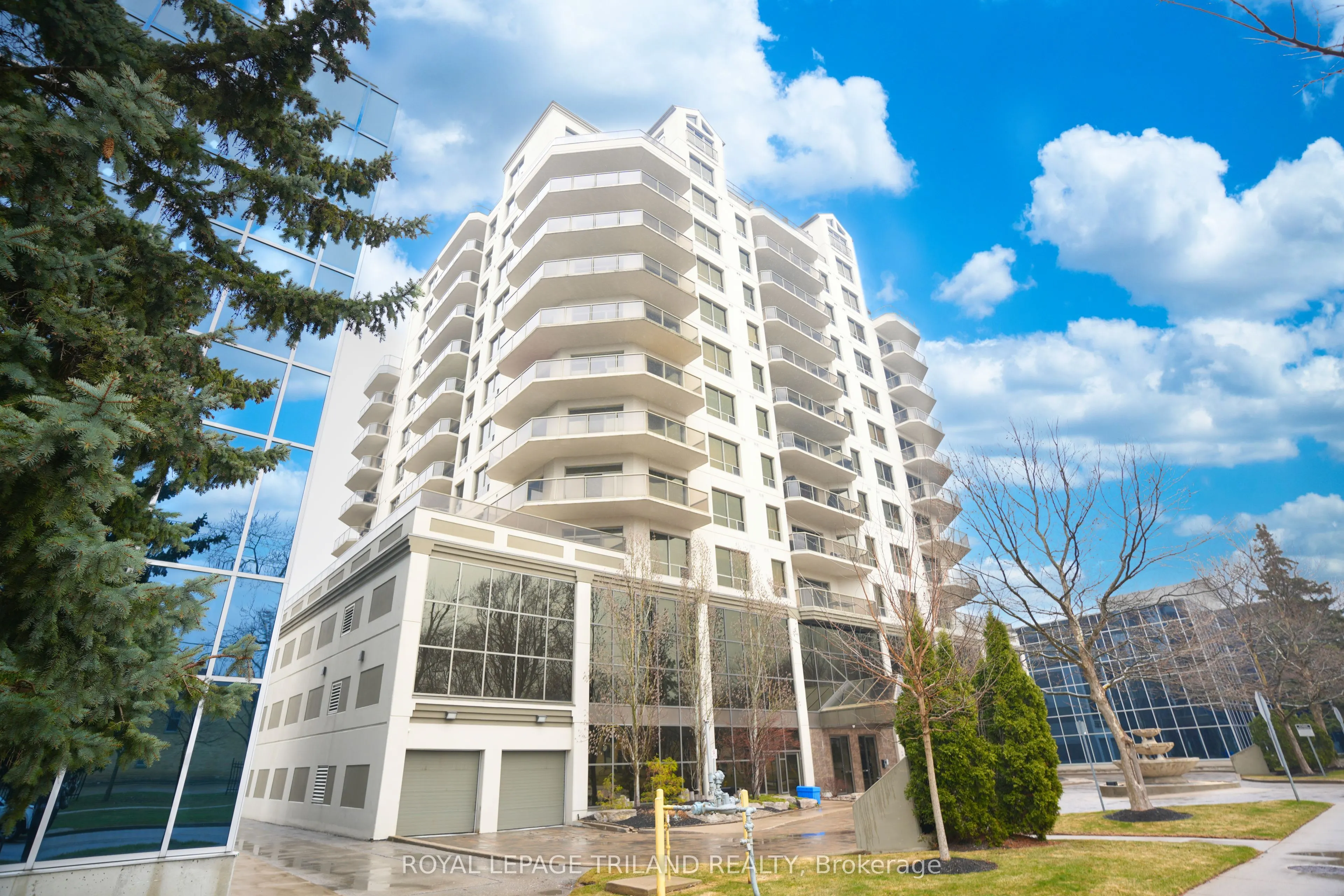 250 Pall Mall Street, #902