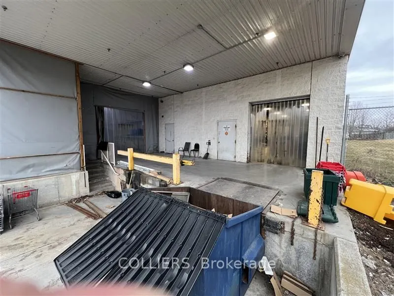 147 Lansdowne Street E
