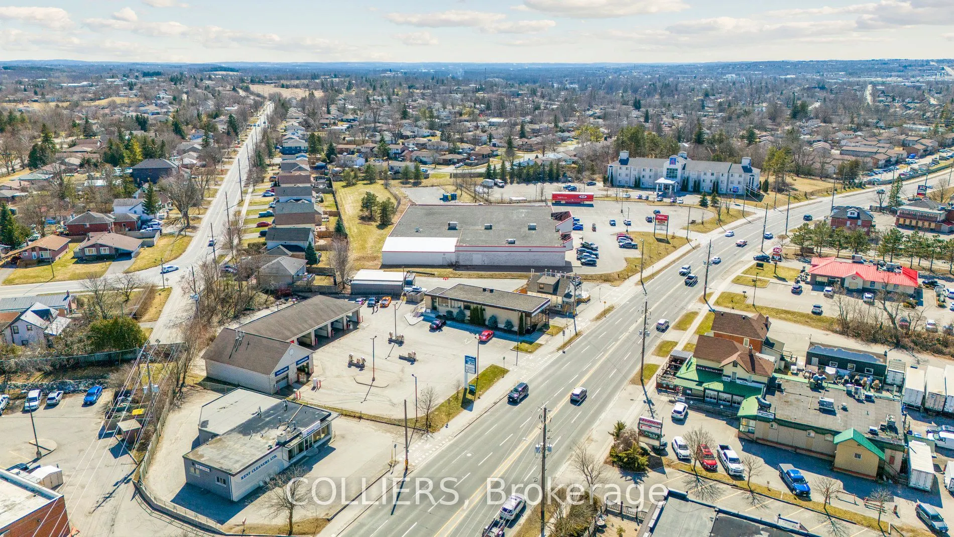 147 Lansdowne Street E