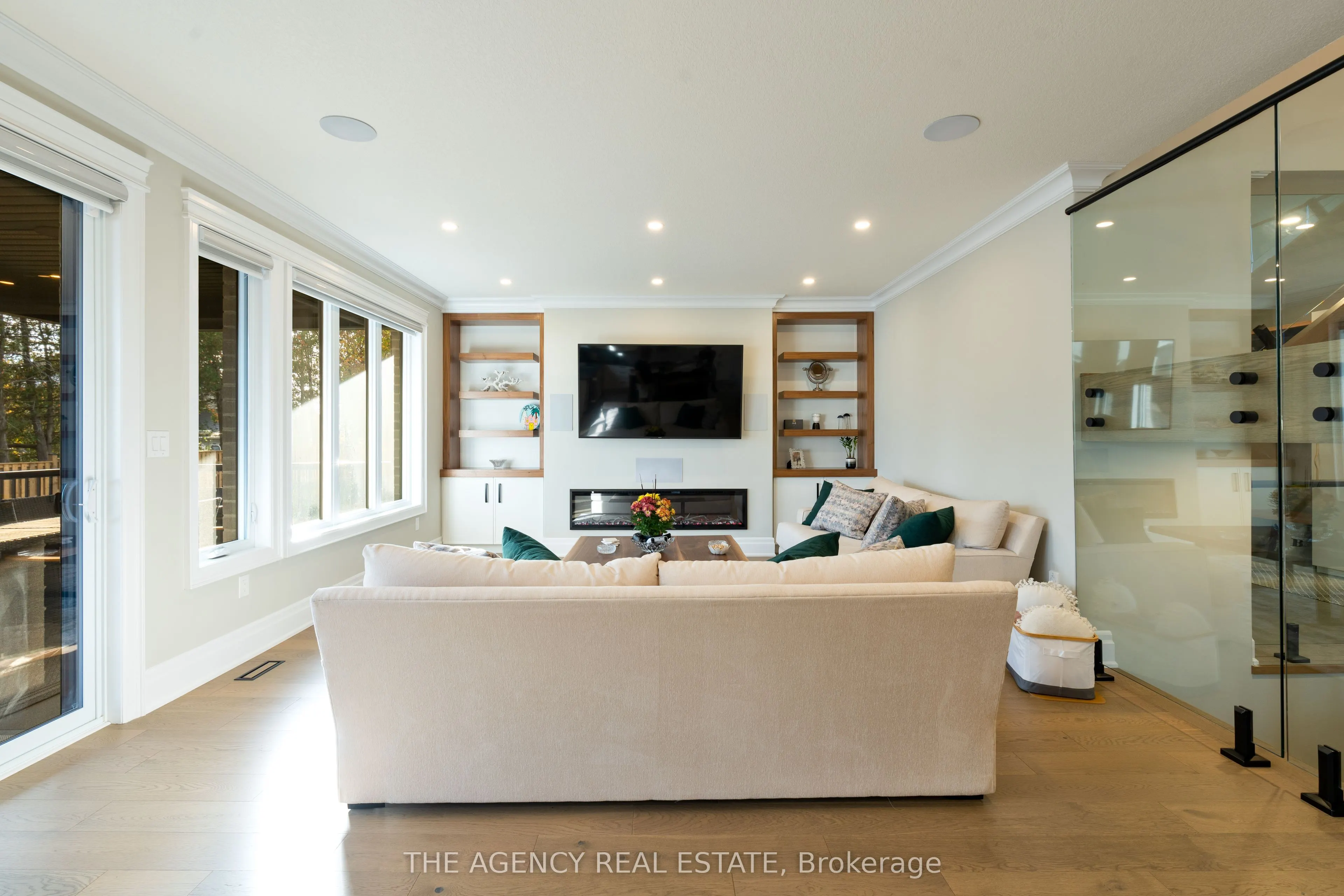 341 Manhattan Drive S