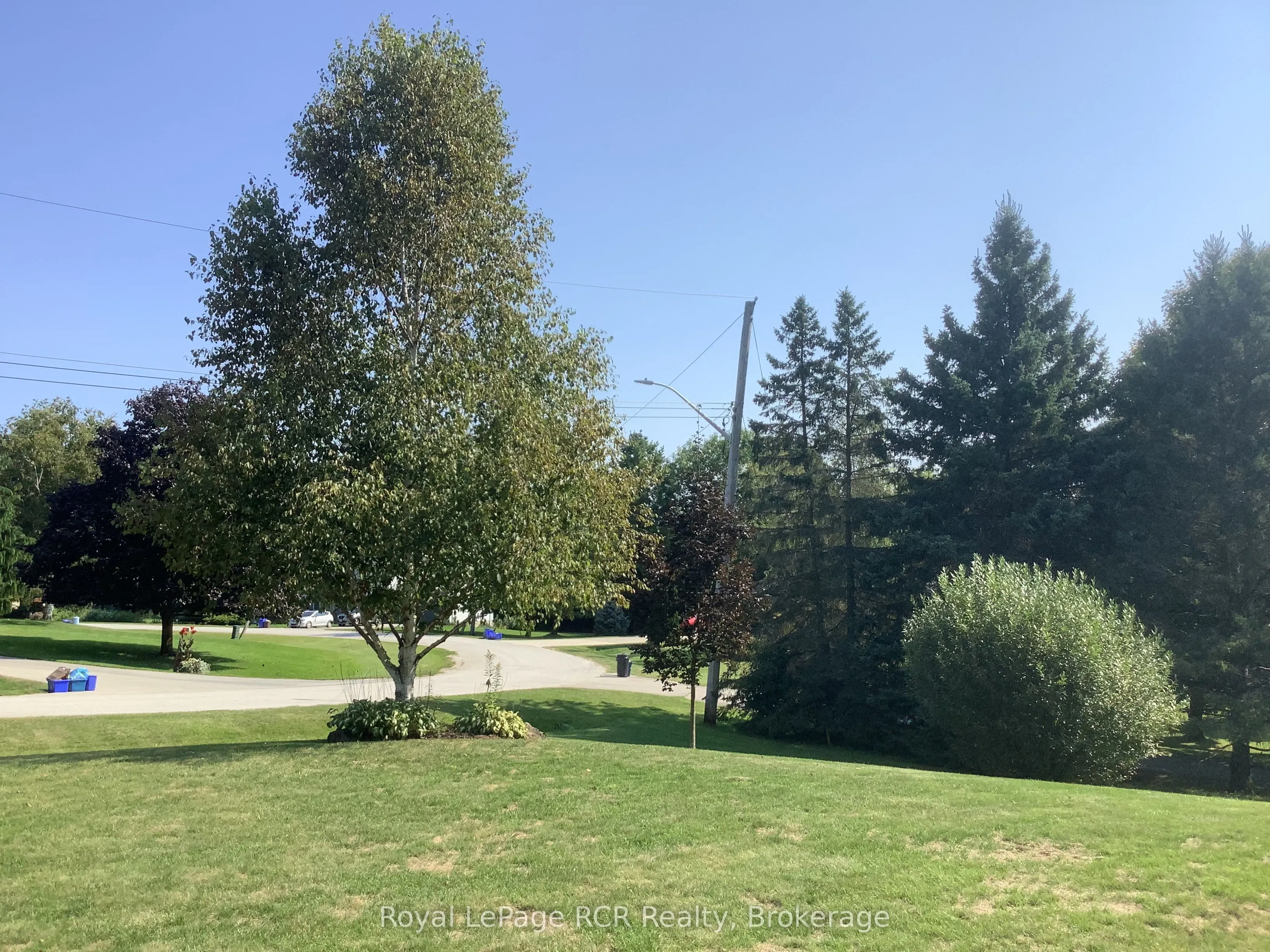 107 MAPLE RIDGE Crescent