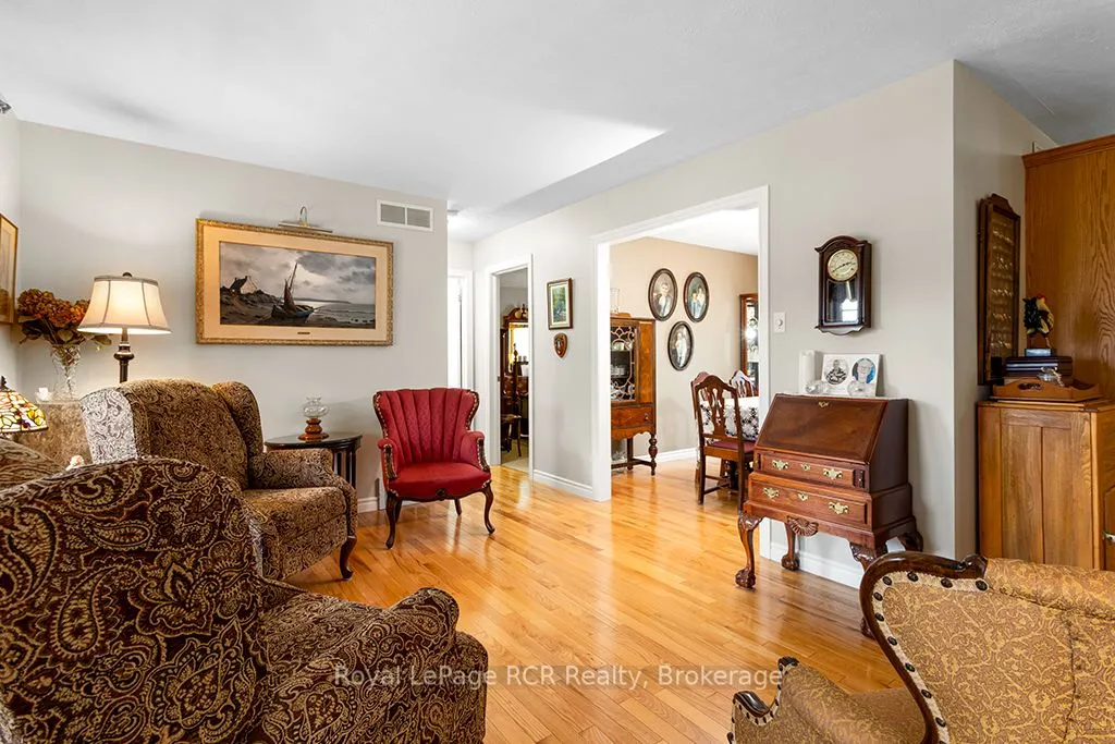 107 MAPLE RIDGE Crescent